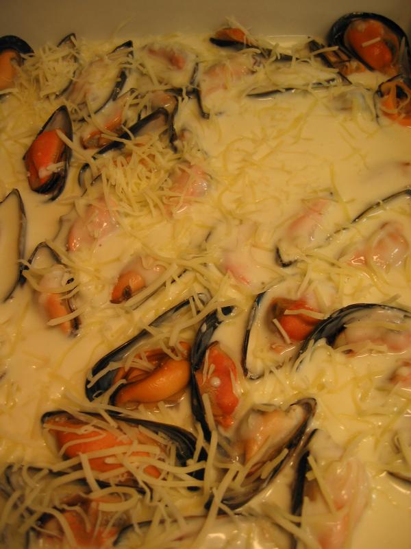 Y agregar el resto del queso por encima que es el que va a gratinar.