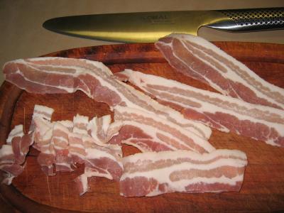 Cortar el bacon en trozos no muy pequeos