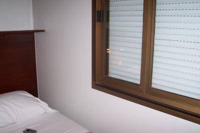 u33/flyes/medium/35901041.100_0064.jpg