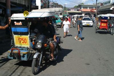 tricycles-in-downtown-lapu-.jpg