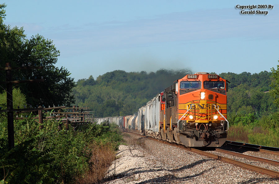 BNSF 5433 East Near Camden, MO