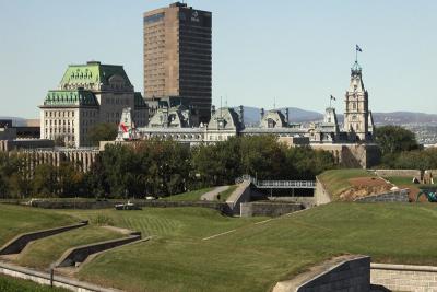 u33/jimho2036/medium/35820370.QuebecCityfromTheCitadel.jpg