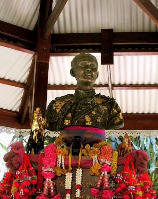 Shrine to King Chulalongkorn (Rama 5)
