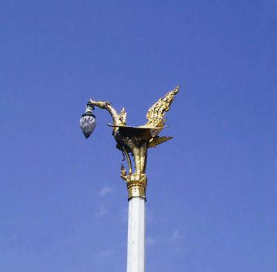 Golden swan lamp post (soa hong)