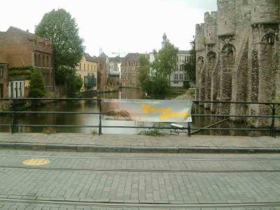 Gravensteen to the right