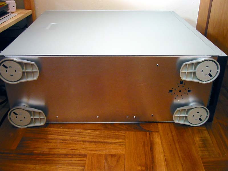 Bottom of case with 4 feet