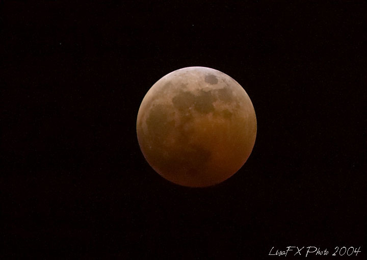 Total Lunar Eclipse Closup.jpg