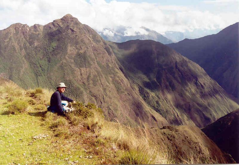 Cerro Victoria with the (invisible) Corihuayrachina ruins left from the top