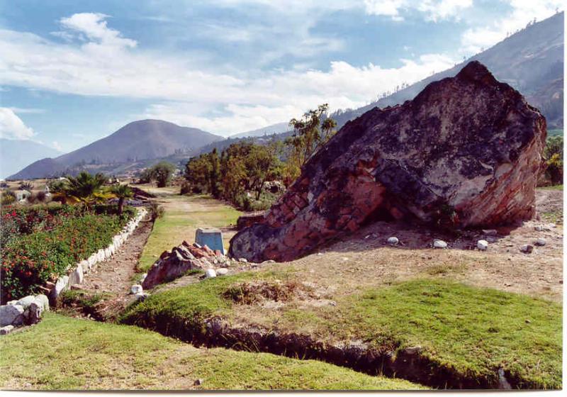Remnants of the old catedral lie scattered around