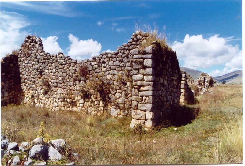 The extensive administrative quarters of Huanuco Viejo