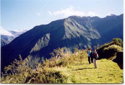Gazing at Pincha Unuyoc. In the background Cerro Victoria.
