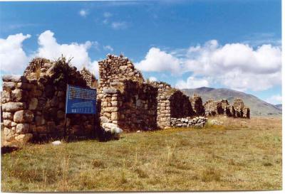 In the northern part of Huanuco Viejo are the huge military barracks/eventing halls also called Kallanka's