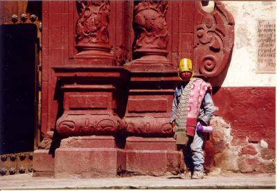 In Huancavelica most people still wear traditional costume. This guy clearly not.