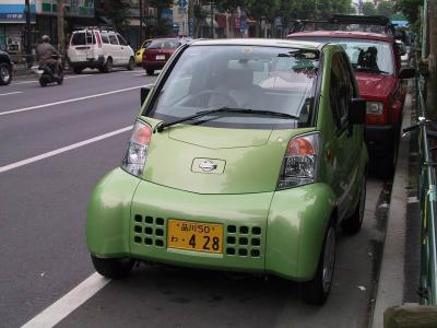 Nissan Hyper Mini, An Electric powered car available for rent. 100 yen can run 100km. Dying to have one!!