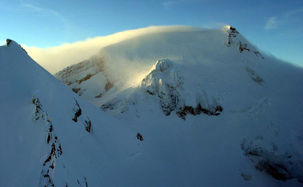 Sherman Crater & Grant Pk, View NW (MtBaker020403-42.jpg)