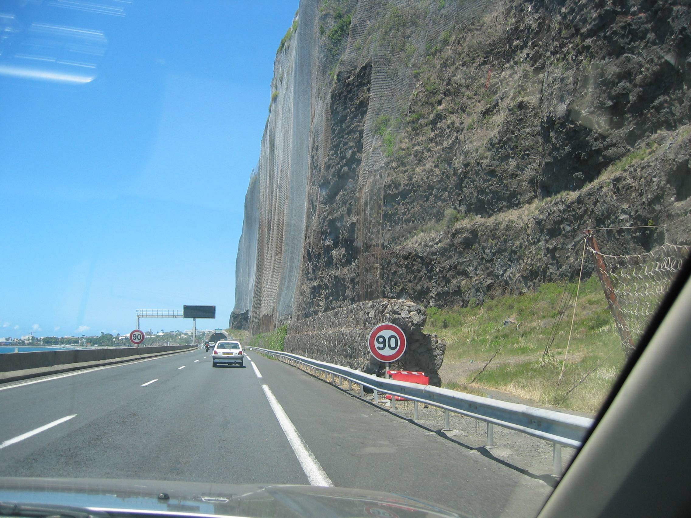 Trafic average speed is around 100Km/h