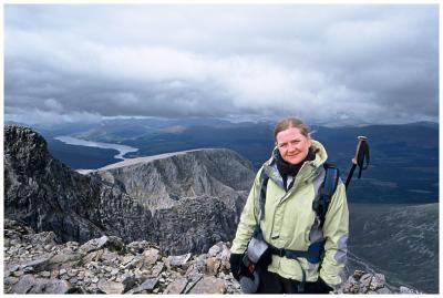 u33/paulandjane/medium/21403039.jane_on_top_ben_nevis_ii.jpg