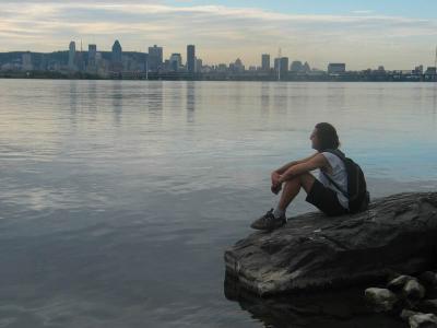 Fredo qui contemple Montreal aprs une bonne ballade en vlo