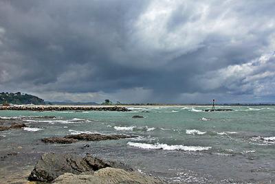 u33/philinnz/medium/21399439.210whakataneRiver.jpg