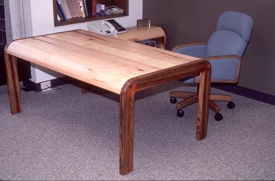 u33/redrock/medium/21518641.OfficeTable.jpg