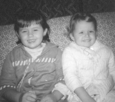 u33/renlady/medium/21542912.1967_kathie_terri.jpg