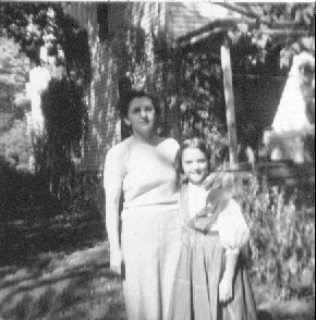 Ma 39 yrs, Laura 10 yrs, 1957
