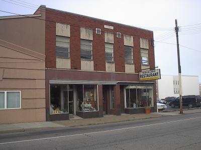 Detouring along 7th Street now, to the defunct Travelers Restaurant