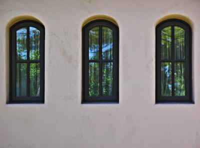 u33/ronhrl/medium/35593030.Threewindows.jpg