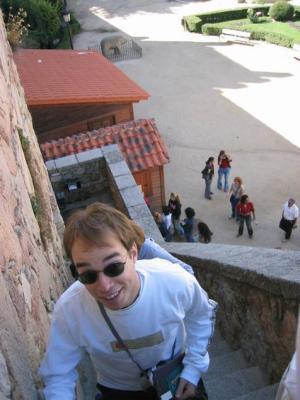 Climbing the muralla in vila