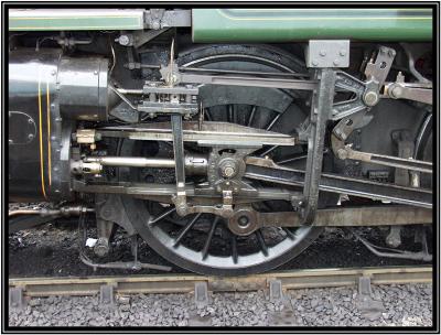 u33/seebee/medium/21586827.P521479180135Crosshead.jpg