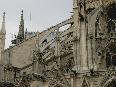 A close-up of the famous flying buttresses.