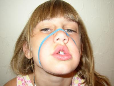 Bri looking most fashionable with her spiffy new rubber band