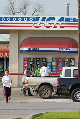 Montrose car wash cigarette store 01