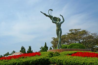Statue at the Smaller Qing Dao Island Park