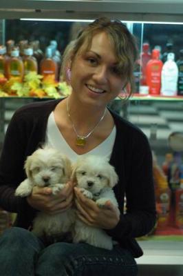 Oct 4a/04  Pups Visit a Tanning Shop (temp)