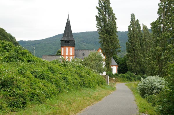 Rheinfahrradwanderweg in der Nhe von Niederheimbach