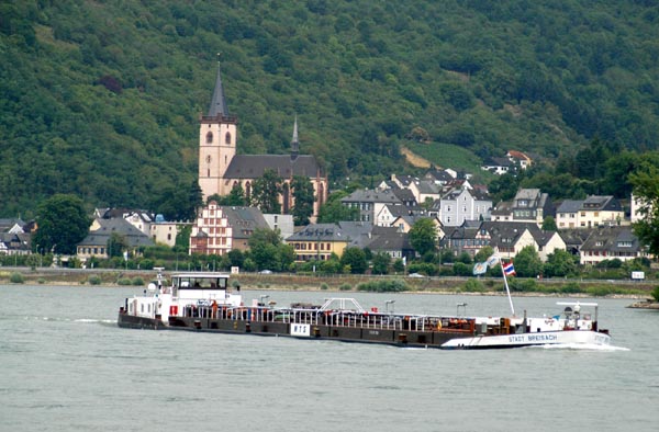 Frachtschiffsverkehr am Rhein