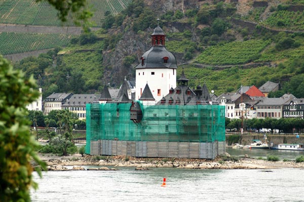 Zollburg Pfalzgrafenstein liegt auf einer Insel im Rhein bei Kaub