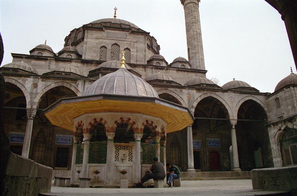 Selimiye Mosque, Kadirga Cad.