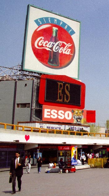 Insurgentes, stop on the pink metro line