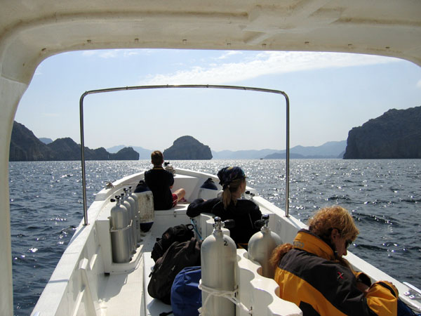 The dive boat headed for Abu Sir Island