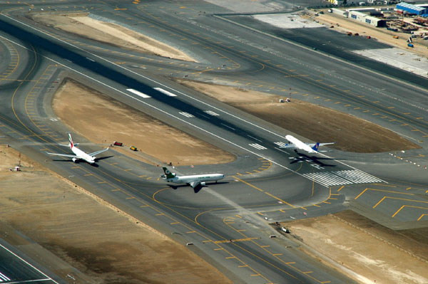 Egypt Air A330 landing on 30R in Dubai