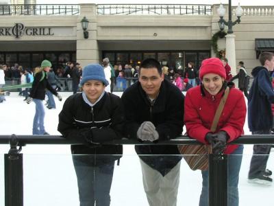 Carlos, Neissa y Kika patinaron en el Millenium Park