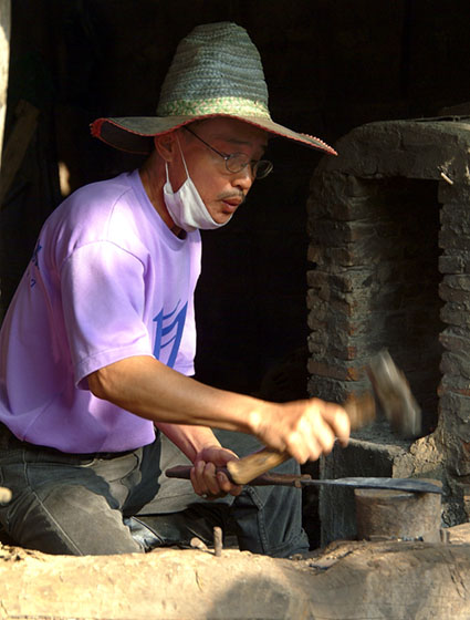 Thailand-Enroute to Chaing Rai - Knife Maker Artist
