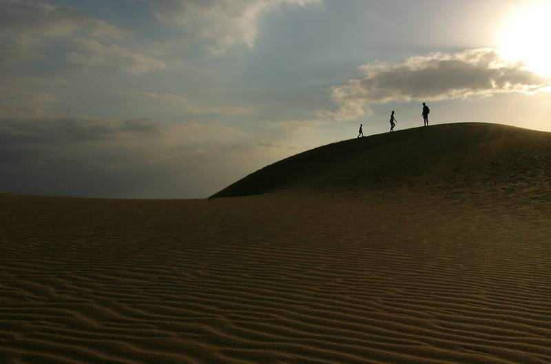 <B>Alone in the desert </B>*<BR>by Lars Henrik Kjolberg
