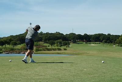 Alan cranks one off the tee at Grapevine