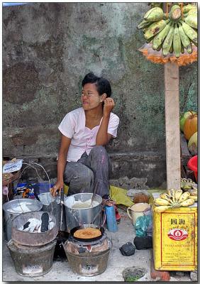 Shy smile - Hledan Market, Yangon
