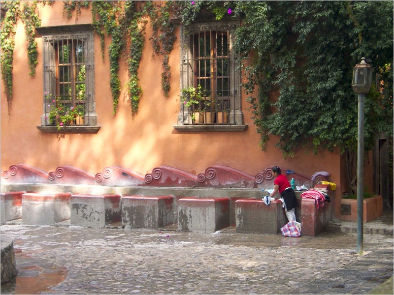 San Miguel de Allende 20030081.jpg Public Laundry