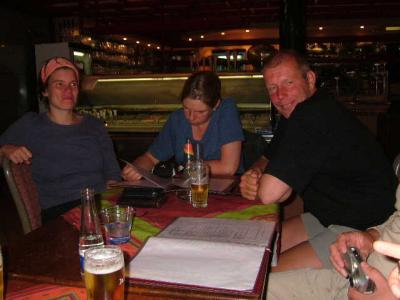 u34/hanswortel/medium/31307094.2004_071040MonaLiesbethenWillem.jpg