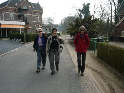 Wandelingen in Brummen en omgeving. 26-28 maart 2005.